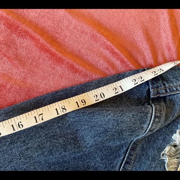 Size Large GORGEOUS HANDPAINTED Jean jacket. Unique and organic. - Picture 7 of 11